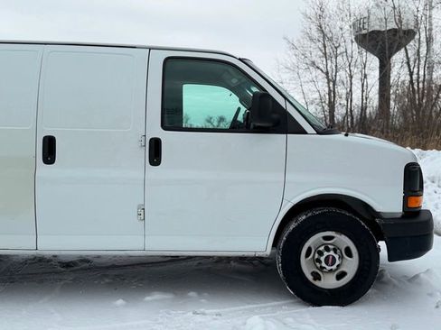 Used 2016 GMC Savana 2500 image 18