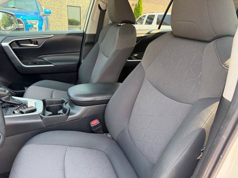 Used 2019 Toyota RAV4 XLE FWD image 12