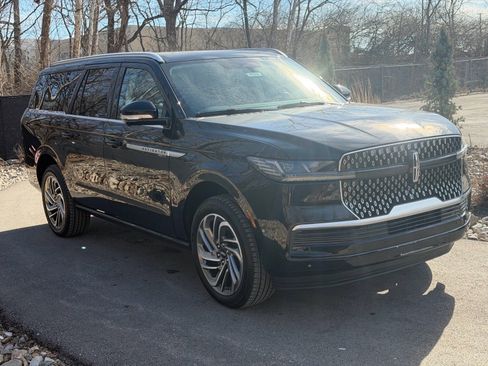 New 2026 Lincoln Navigator L Reserve AWD/4WD image 7