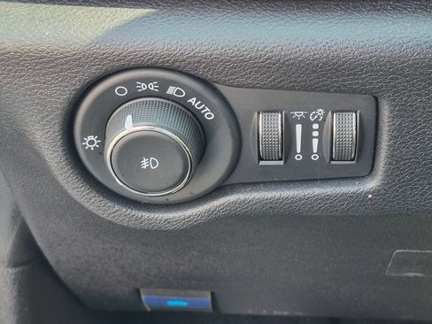 Used 2025 Chrysler Pacifica Select FWD image 17