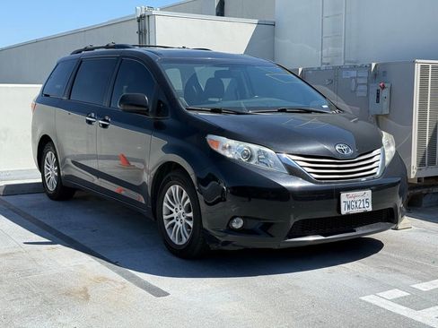 Used 2017 Toyota Sienna XLE w/ XLE Navigation Package FWD image 1