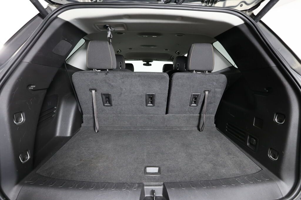 Used 2018 Chevrolet Traverse LT FWD image 18
