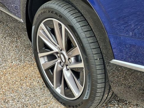 New 2026 Cadillac Vistiq Sport w/ LPO, Floor Liner Package image 7