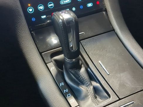 Used 2018 Ford Taurus SHO image 37