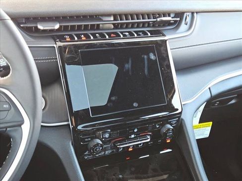 New 2025 Jeep Grand Cherokee Laredo X w/ Luxury Tech Group I AWD/4WD image 12