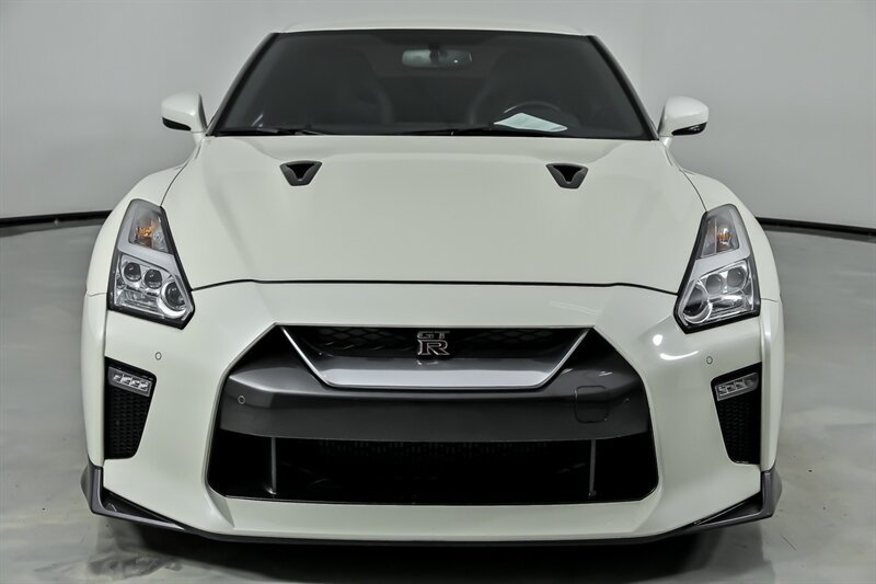 Used 2019 Nissan GT-R Premium AWD/4WD image 4