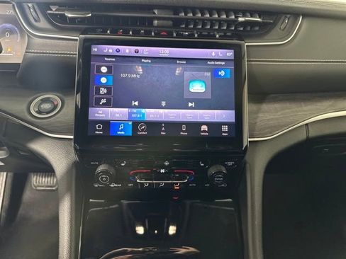 Used 2022 Jeep Grand Cherokee L Limited image 21