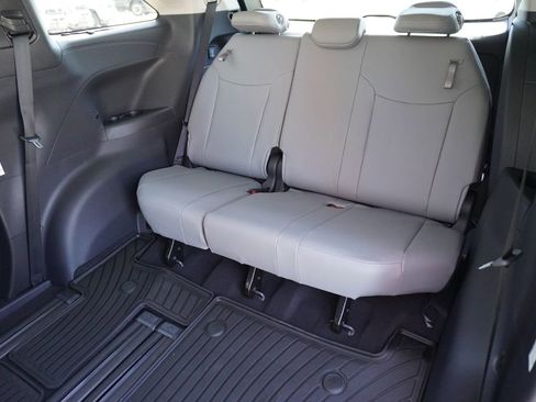 New 2026 Toyota Sienna XLE FWD image 7