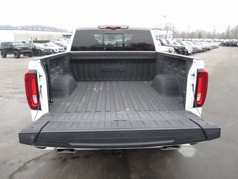 Certified 2025 GMC Sierra 1500 AT4 w/ AT4 Premium Package image 7