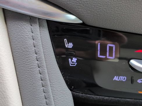 Used 2017 Cadillac XT5 Premium Luxury FWD image 25