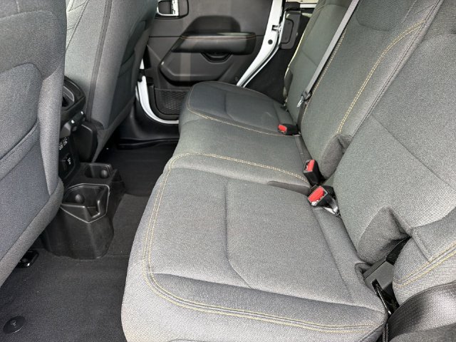 Used 2026 Jeep Wrangler Unlimited Sahara AWD/4WD image 18