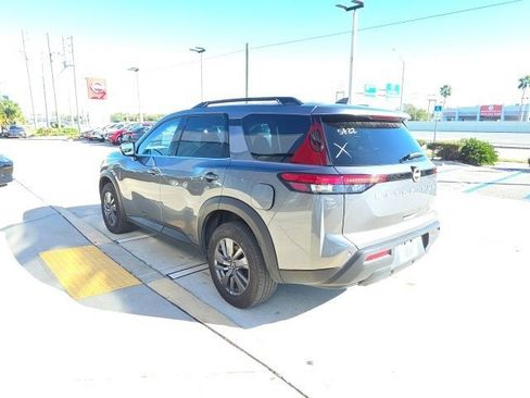 Used 2024 Nissan Pathfinder SV image 7