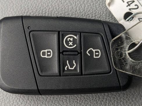 New 2024 Volkswagen Taos SE image 26