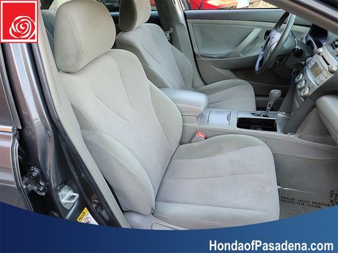 Used 2010 Toyota Camry image 19