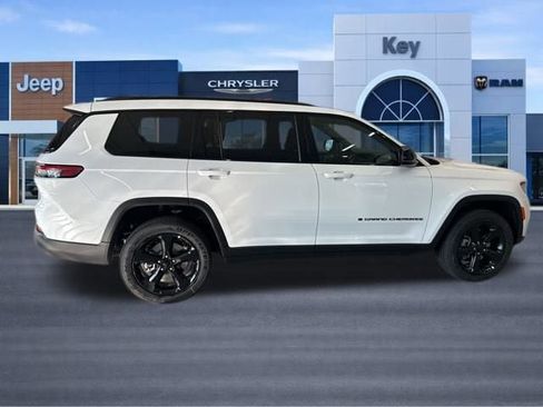 New 2025 Jeep Grand Cherokee L Altitude image 9
