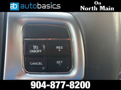 Used 2013 Chrysler 300 w/ Driver Convenience Group image 32