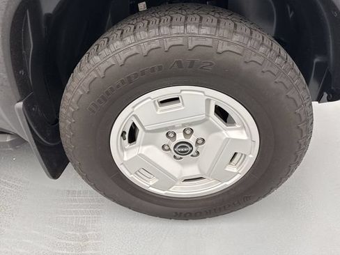 Used 2024 Nissan Frontier SV w/ Hardbody Edition AWD/4WD image 12