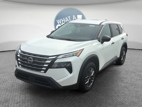 Used 2024 Nissan Rogue S AWD/4WD image 8