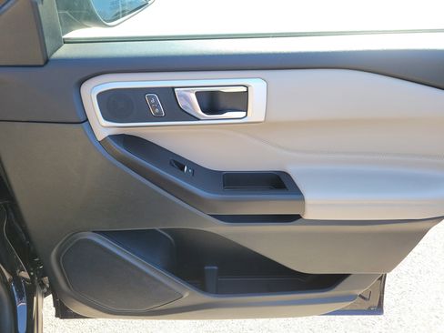 Used 2020 Ford Explorer XLT w/ Equipment Group 202A image 10