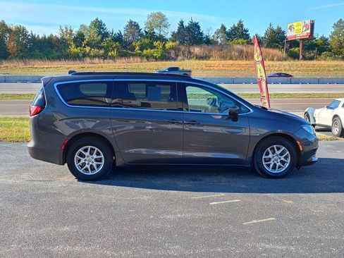 Used 2020 Chrysler Voyager Lxi image 6