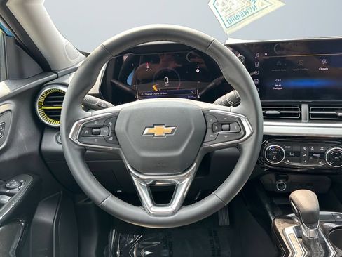 Used 2026 Chevrolet Trax LT w/ Sunroof Package FWD image 12