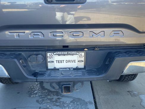 Used 2018 Toyota Tacoma TRD Off-Road image 6