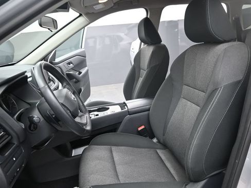 Used 2025 Nissan Rogue SV FWD image 18