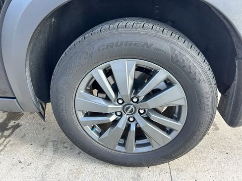 Certified 2024 Nissan Pathfinder SV w/ Black Appearance Package image 17