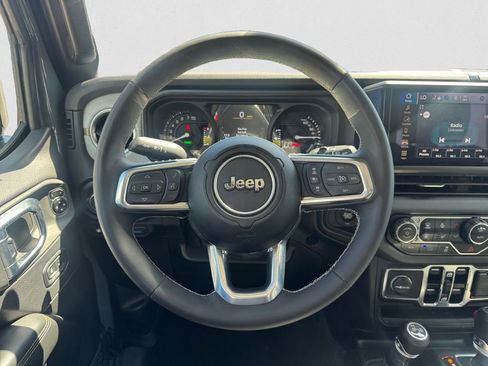 Used 2025 Jeep Wrangler Unlimited Sahara image 12