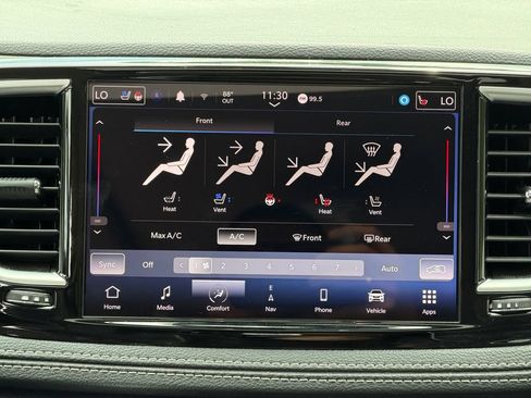 Used 2024 Chrysler Pacifica Limited FWD image 11