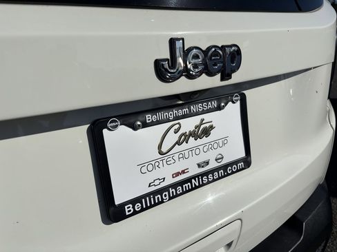 Used 2023 Jeep Renegade Latitude image 13