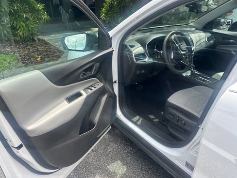 Used 2024 Chevrolet Equinox LS w/ LS Convenience Package FWD image 8