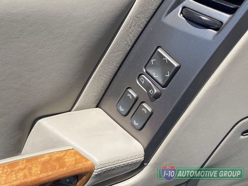 Used 2005 Cadillac XLR RWD image 19