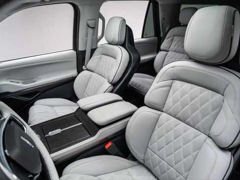New 2026 Lincoln Navigator L Black Label AWD/4WD image 15