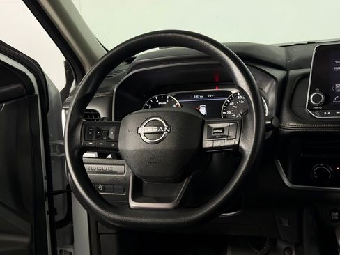 Used 2025 Nissan Rogue S image 15