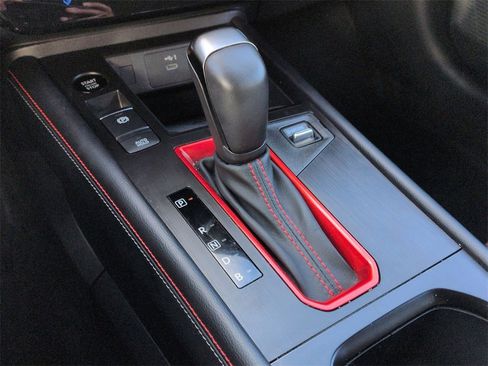 Used 2025 Nissan Kicks SR image 11