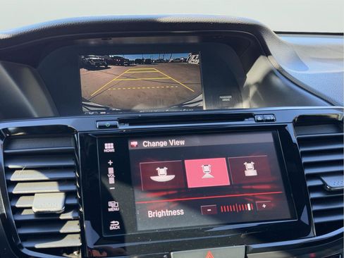 Used 2017 Honda Accord Touring image 18