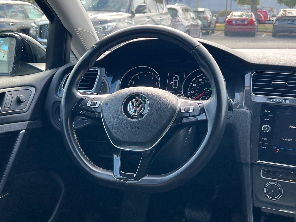 Used 2018 Volkswagen Golf SE FWD image 12