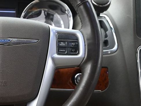 Used 2014 Chrysler Town & Country Touring-L w/ Driver Convenience Group image 29