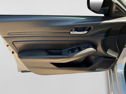 Used 2020 Nissan Altima 2.5 SR FWD image 13