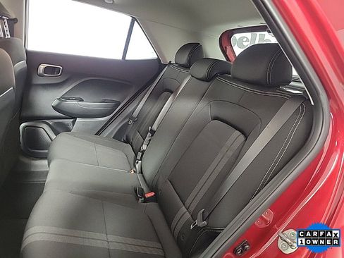 Used 2024 Hyundai Venue SEL image 11