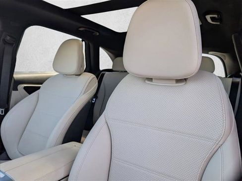 Used 2025 Mercedes-Benz GLC 350e 4MATIC image 18