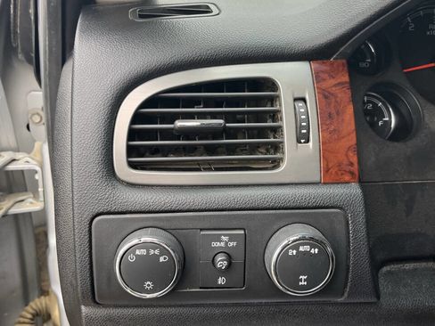 Used 2014 GMC Yukon XL SLT image 9