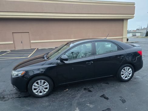 Used 2013 Kia Forte LX image 9