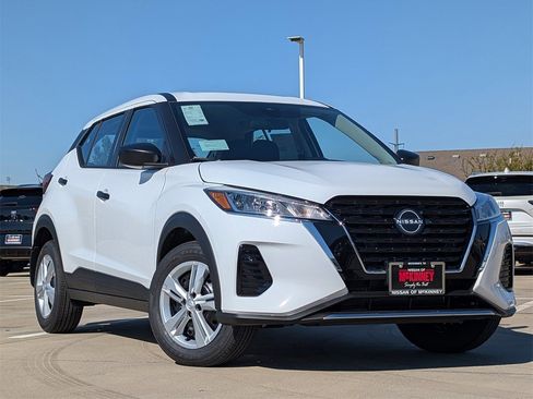 New 2025 Nissan Kicks Play S image 2