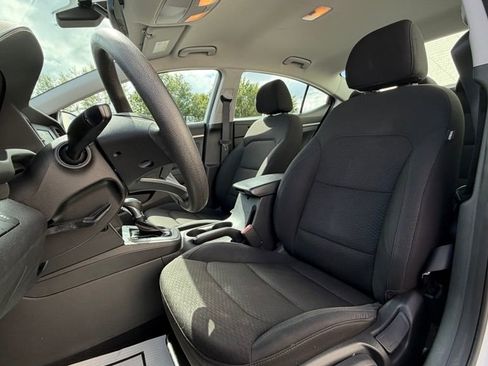 Used 2020 Hyundai Elantra SE w/ Cargo Package (C1) image 3