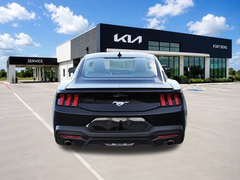 Used 2025 Ford Mustang Premium RWD image 6