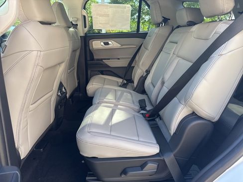 New 2025 Ford Explorer Active w/ Active Comfort Package image 18