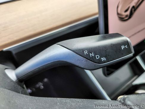 Used 2018 Tesla Model 3 Long Range RWD image 16