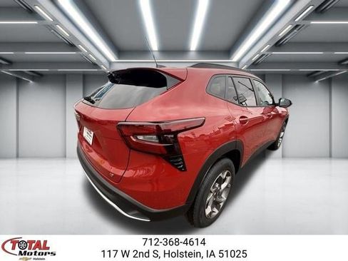 New 2026 Chevrolet Trax LT w/ Sunroof Package FWD image 5